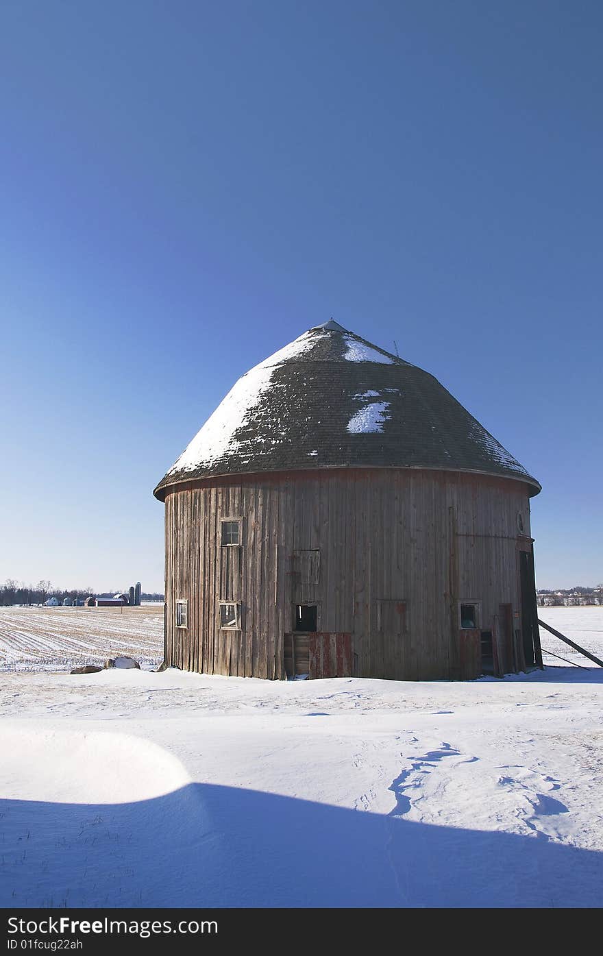 Single round barn in winter