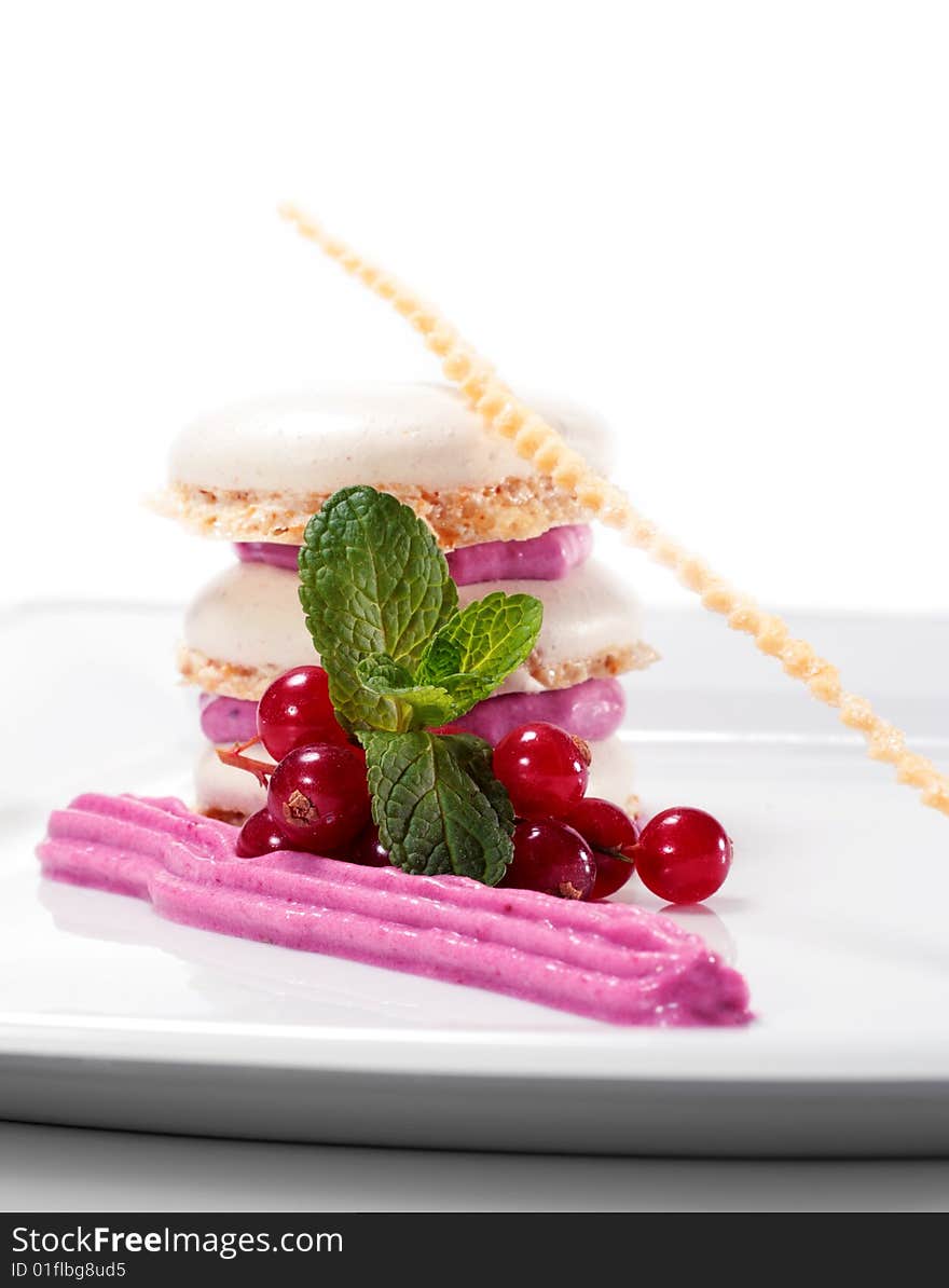 Dessert Meringue with Currants