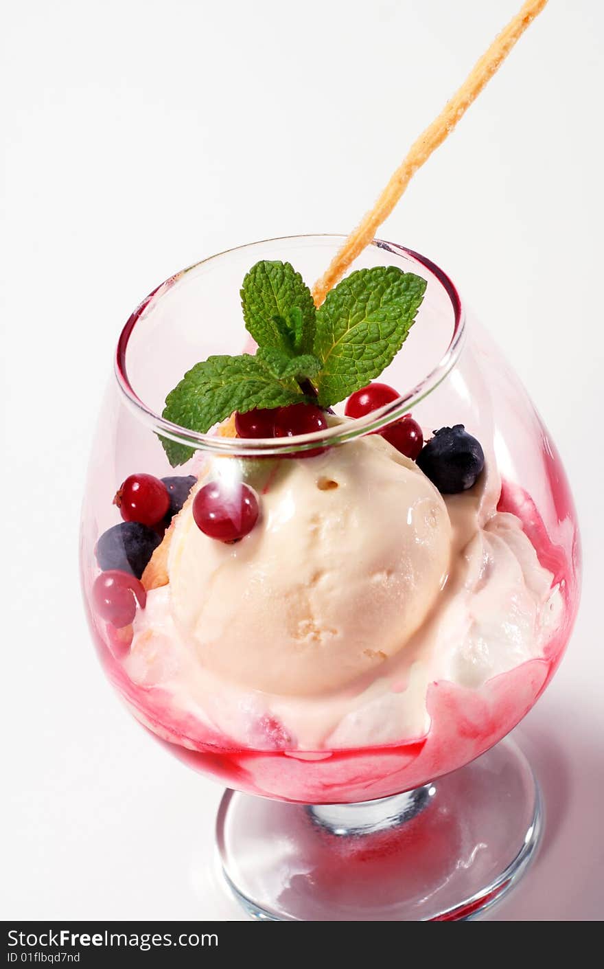 Dessert - Ice Cream And Fresh Berries