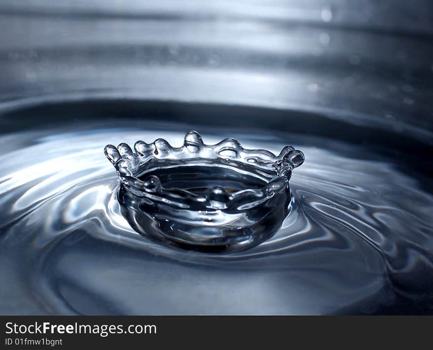 Water drop splash crown