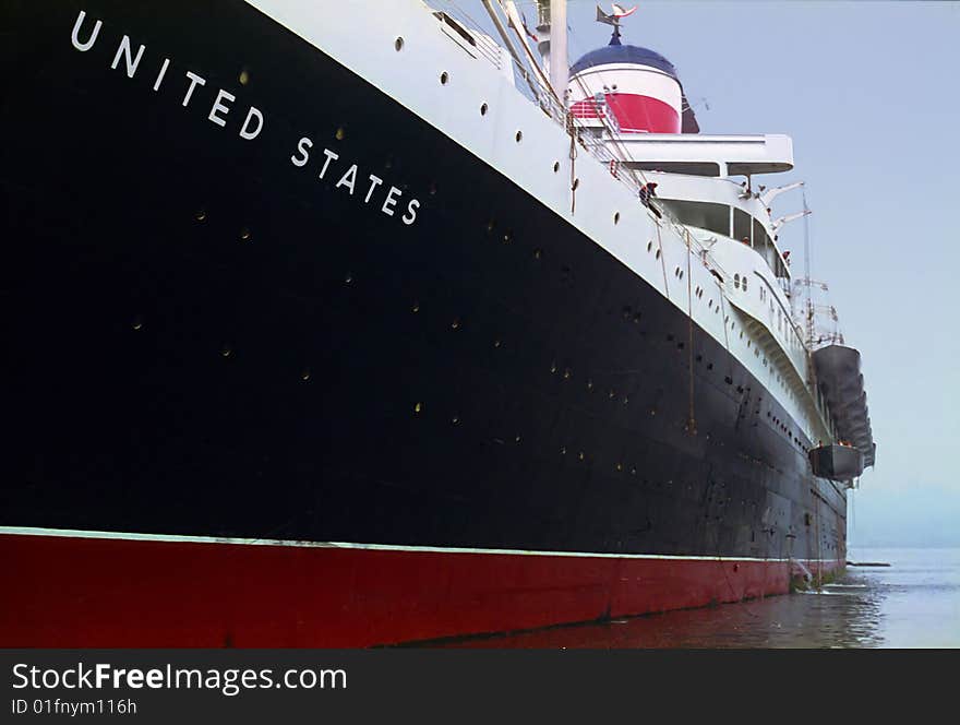 Vintage image of the United States liner in New-York harbor in 1968.