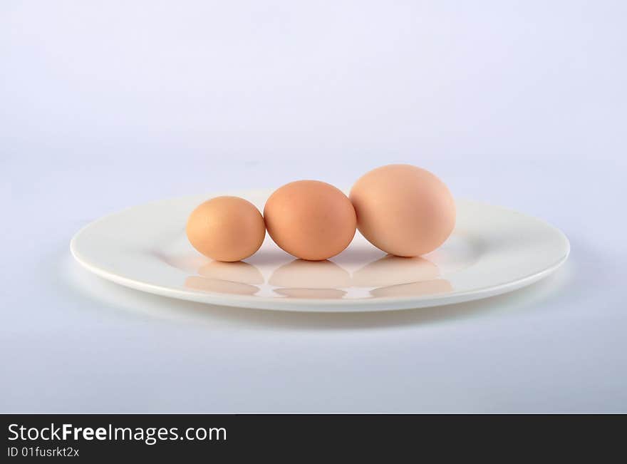 On Plate three size different egg. On Plate three size different egg