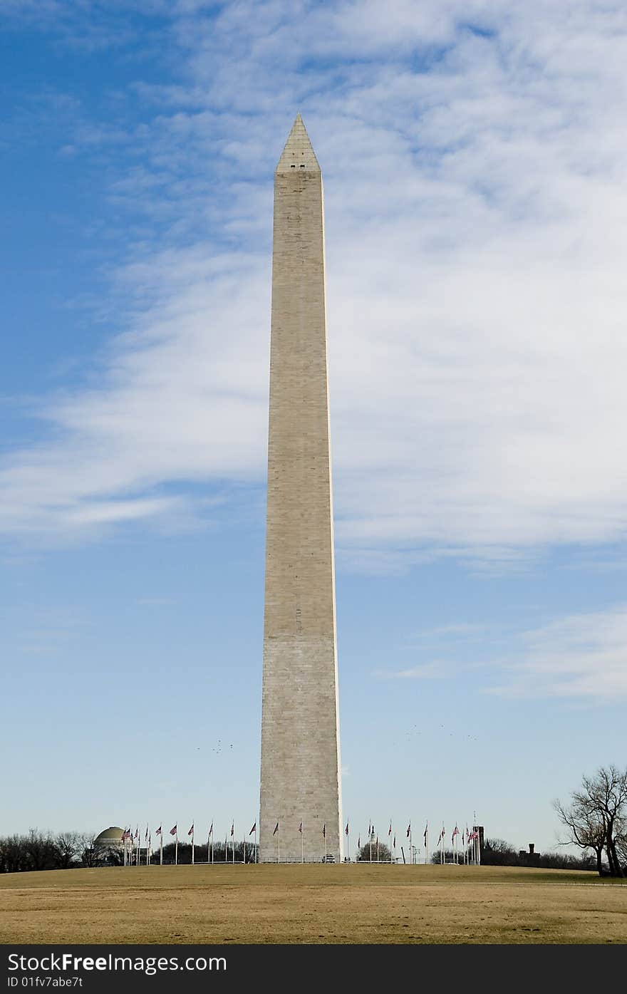 Washington Monument on a beautiful sunny day in Washingotn DC