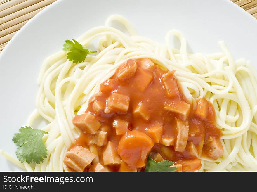 Overhead shot of freshly cooked spaghetti on a big white plate