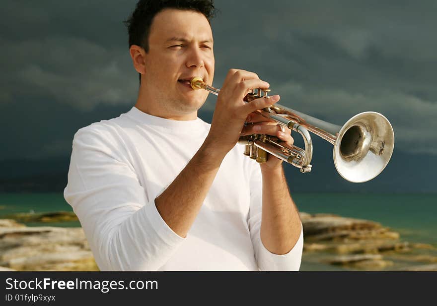 A man playing trumpet outdoor