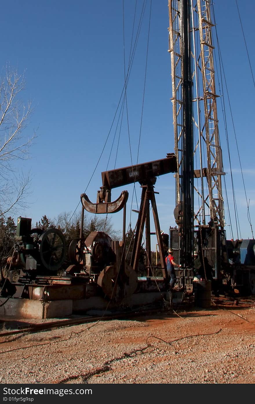 Oil field pulling unit replacing sucker rods