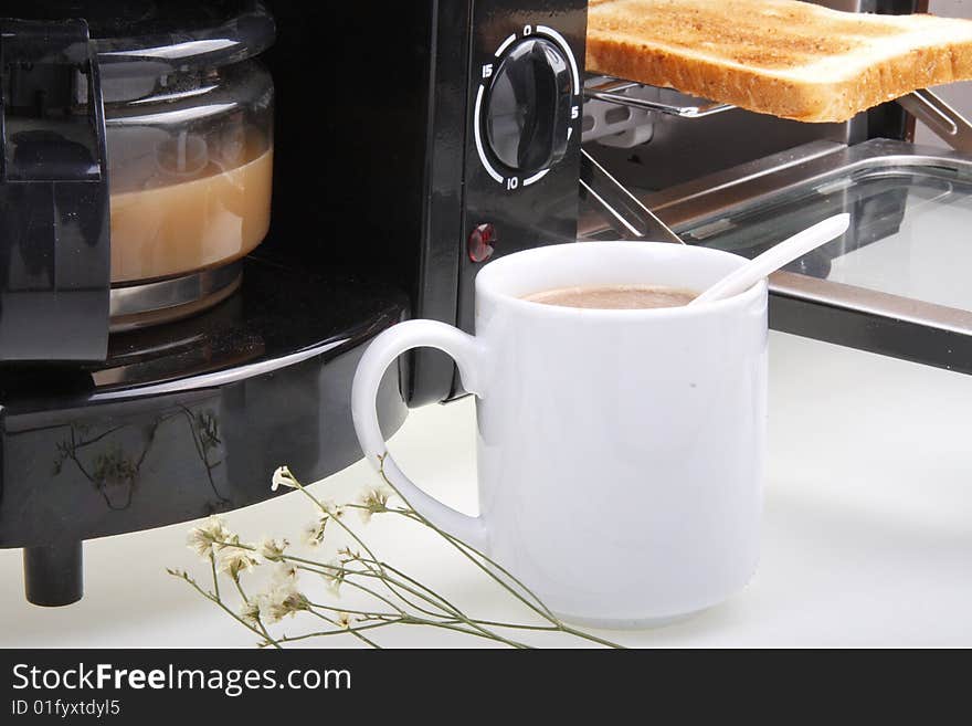 Bread and coffee finished with multi-functional breakfast machine.