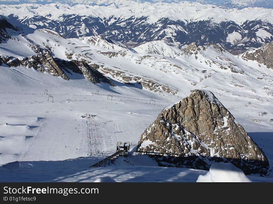 Austria. Mountains. The Alpes.Snow. The sun. Mountain tops.