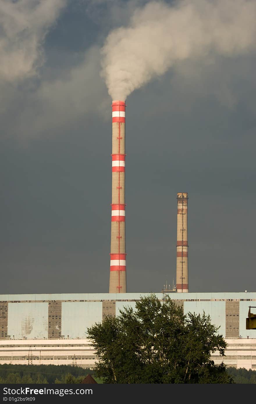 Coal power plant with pipes