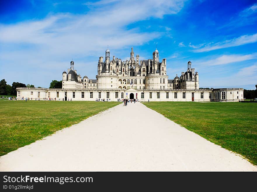 Ch�teau de Chambord - Loire Valley in Frence - front view. Ch�teau de Chambord - Loire Valley in Frence - front view