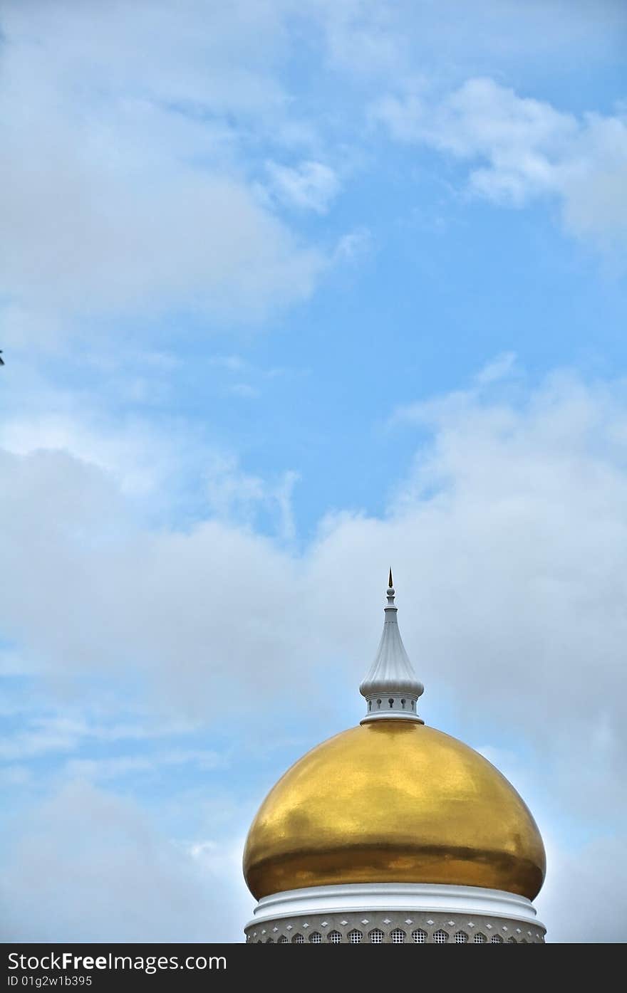 The golden dome of the Omar Ali Saifuddien Mosque in Bandar Seri Begawan, in Brunei (Borneo). The golden dome of the Omar Ali Saifuddien Mosque in Bandar Seri Begawan, in Brunei (Borneo).