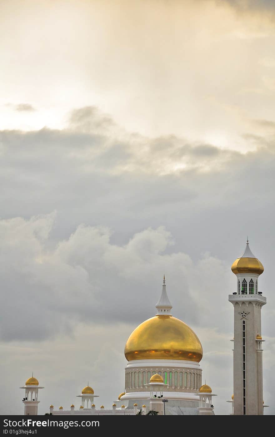 The Omar Ali Saifuddien Mosque in Bandar Seri Begawan, Brunei (Borneo). The Omar Ali Saifuddien Mosque in Bandar Seri Begawan, Brunei (Borneo).