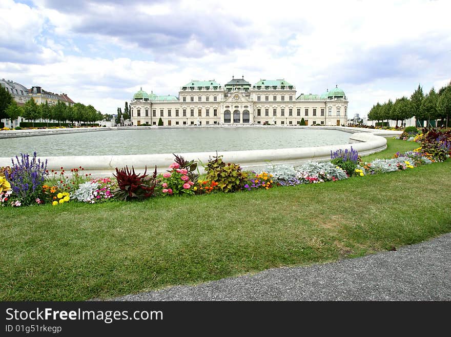 Belvedere (pound and flowers before palace)