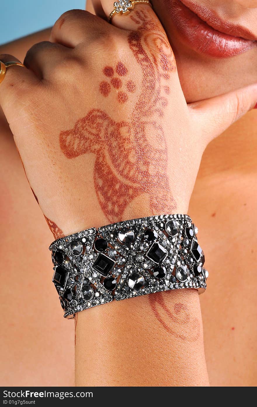 Diamond bracelet on models hand.