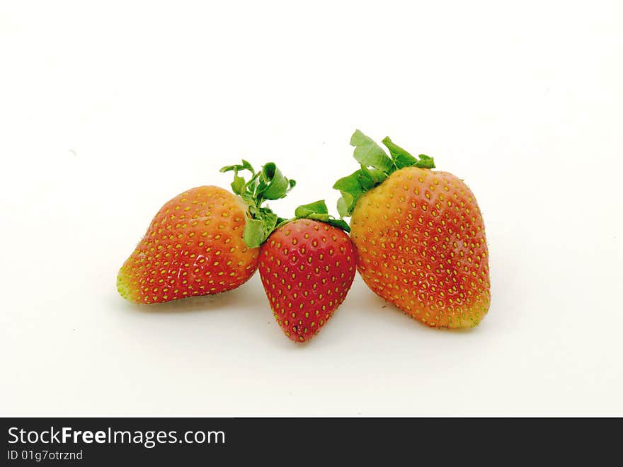 Large, medium and small three fresh strawberries.Ripe in the middle, and close to ripe on the sides. Large, medium and small three fresh strawberries.Ripe in the middle, and close to ripe on the sides.