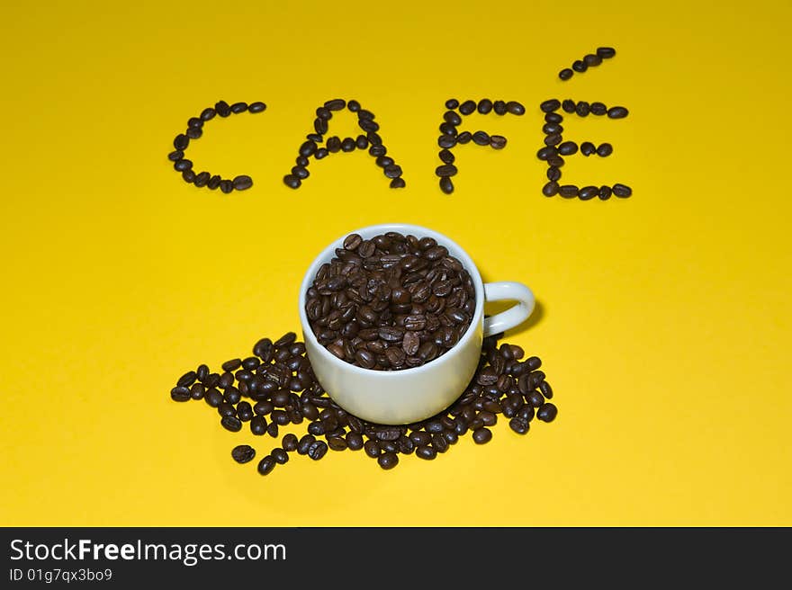 Caf� written with beans on yellow