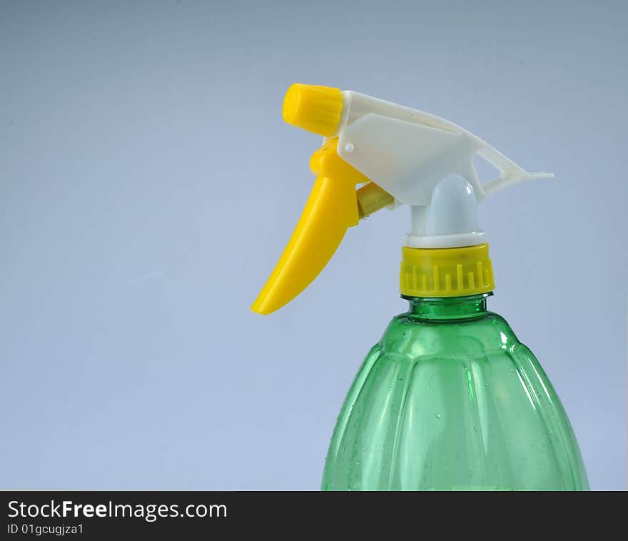 Sprayer for a liquid on a plastic bottle