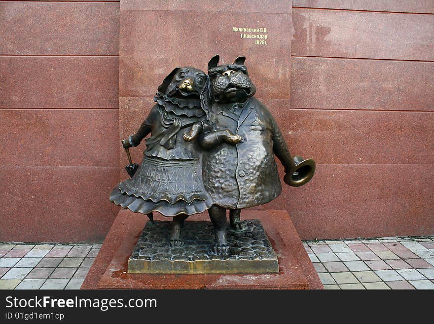 Monument to the dog family described by poet Majakovskim