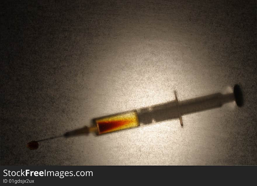 Disposable syringe with mixture of drug and blood