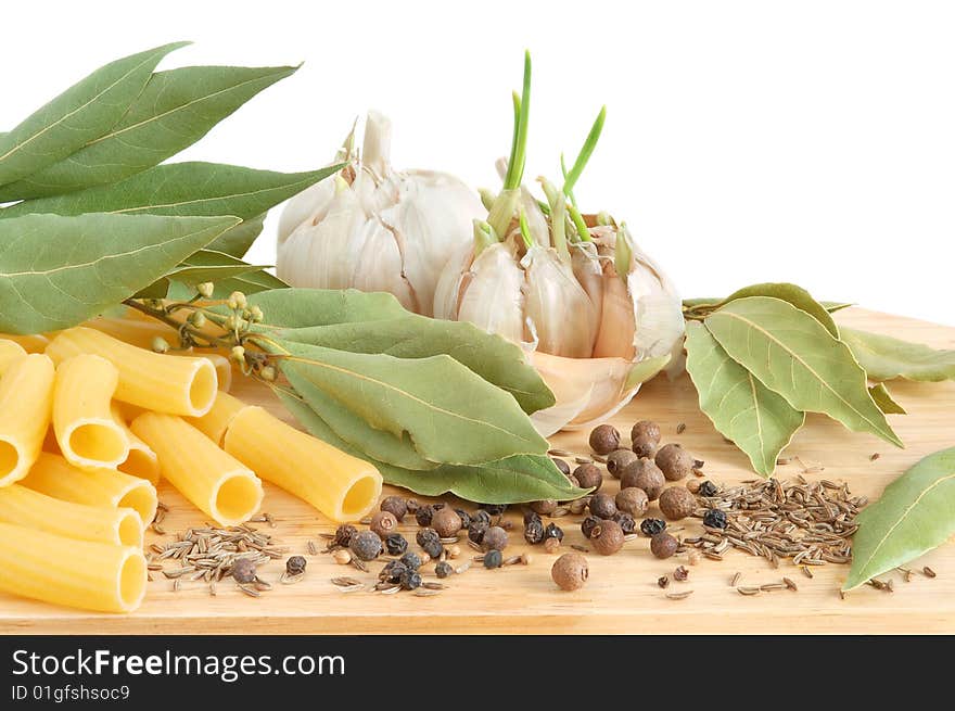 Macaroni With Bay Leaves And Spice