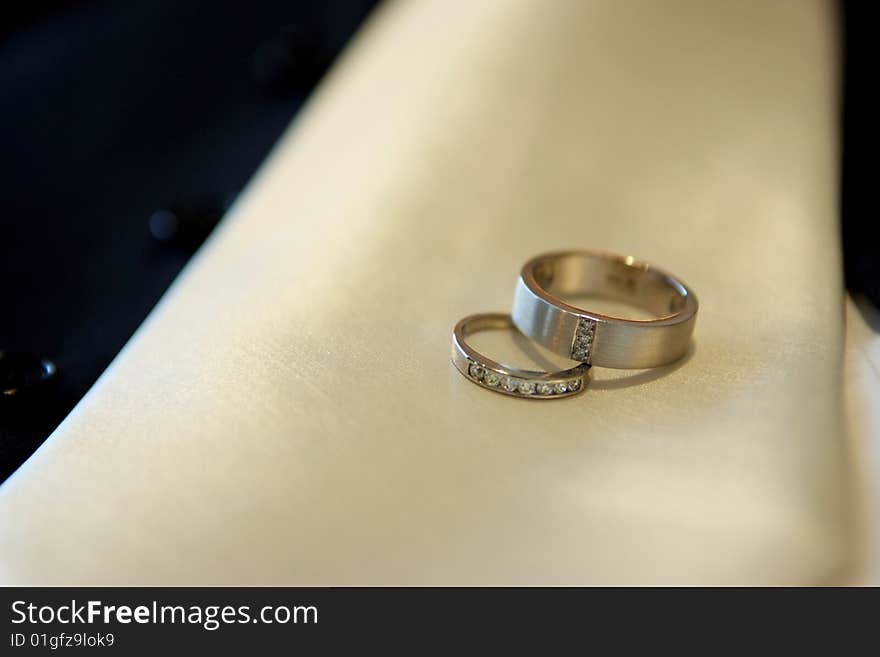 Wedding rings & grooms tie on wedding day