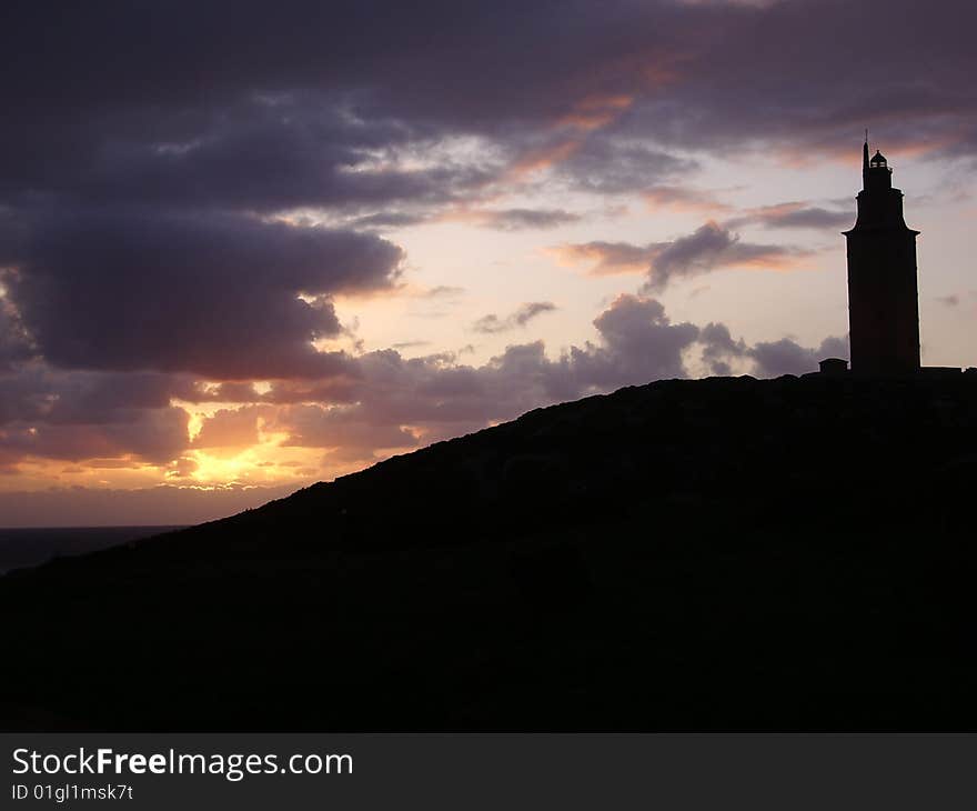 Torre de hercules al atardecer.
Hercules tower at sunset