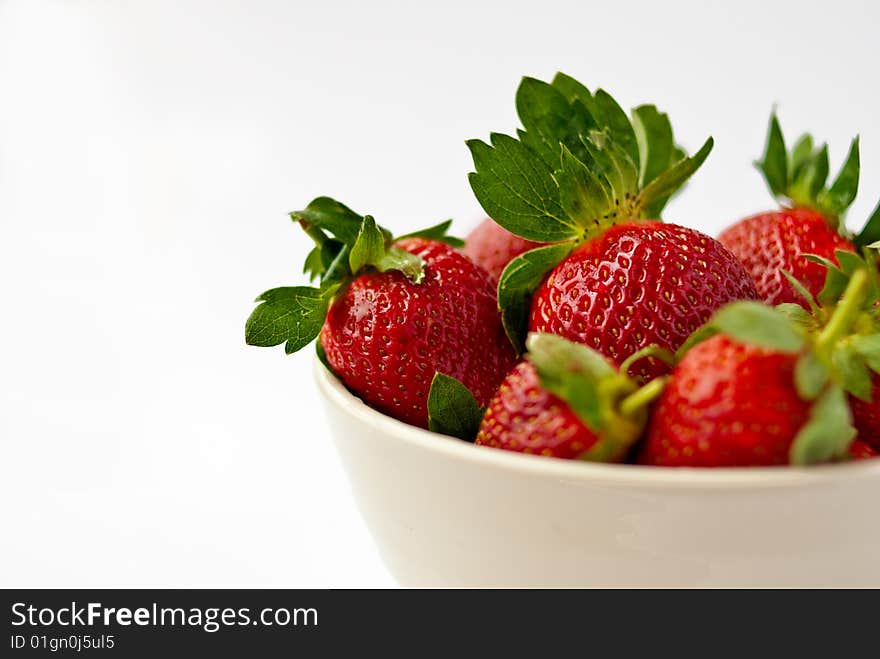 The white piala of strawberries