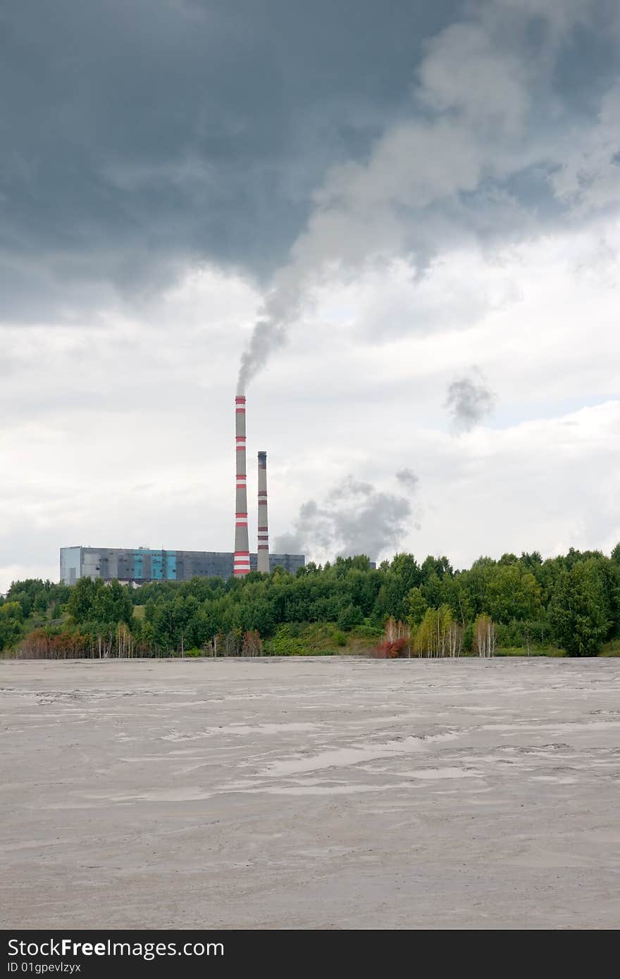 Power plant and ash-disposal area