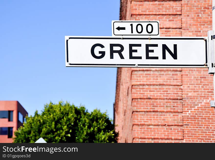 Green street sign, 100 percents