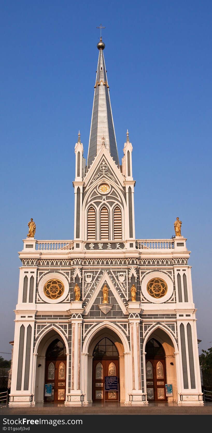 Gothic style, over 100 years old church in Ratchaburi province, Thailand. Gothic style, over 100 years old church in Ratchaburi province, Thailand.