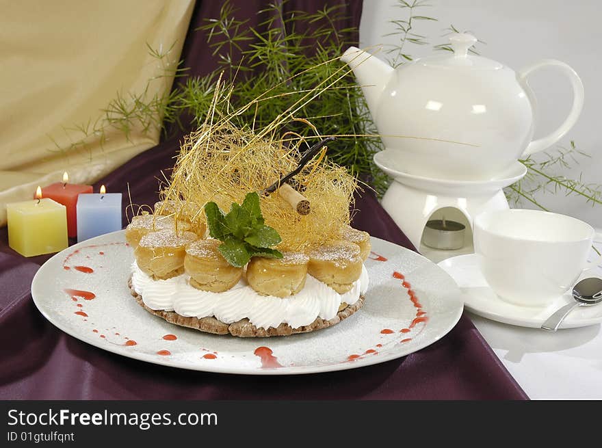 Cream pastries as cake, decorated the crushed and saccharine straw