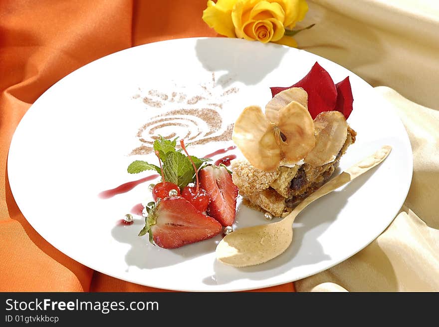 Luxurious dessert is a meat loaf with filling and saccharine fruit