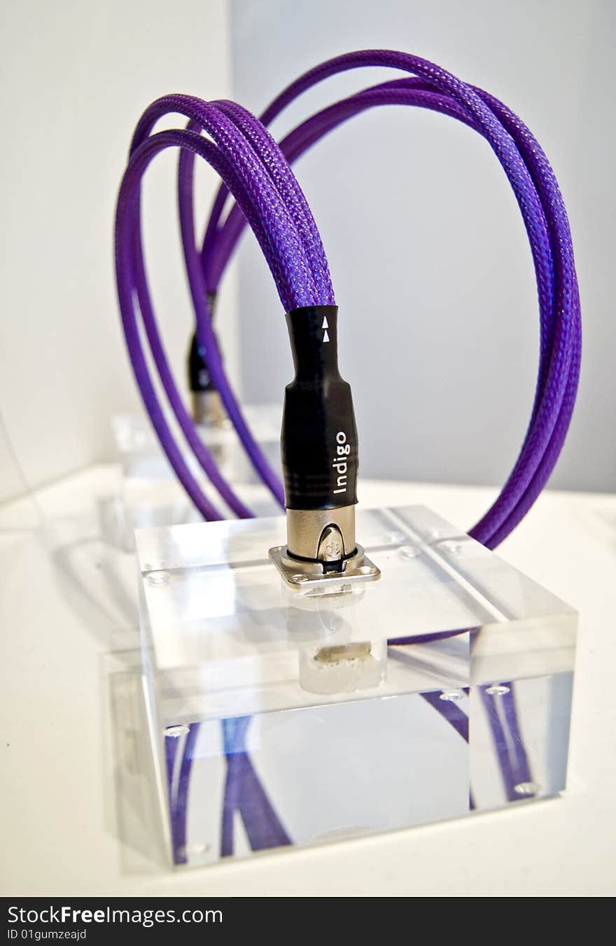 A HiFi connector cable displayed in a perspex base. A HiFi connector cable displayed in a perspex base