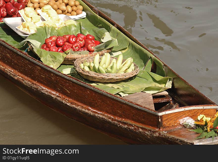 Thailand, Bangkok: January 2009... In Thailand 100 km from Bangkok, Damnoen Saduak Floating market  attract every day hundreds of tourists.  boat with vegetables and fruit for sale. Thailand, Bangkok: January 2009... In Thailand 100 km from Bangkok, Damnoen Saduak Floating market  attract every day hundreds of tourists.  boat with vegetables and fruit for sale