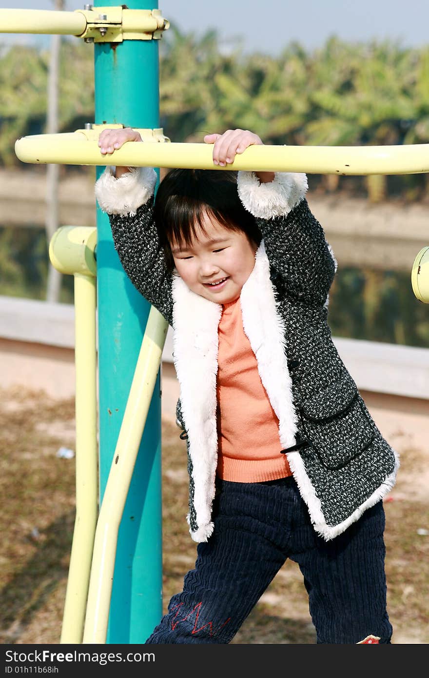 Chinese little child in the park。