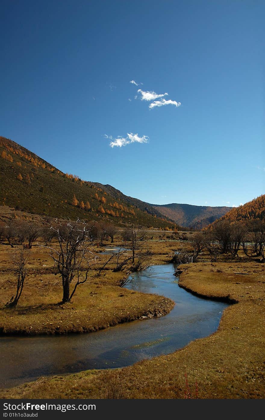 Shangri-la s Pudacuo in Autumn