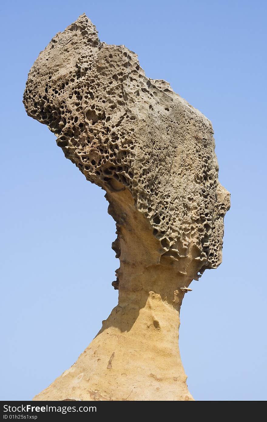 This rock looks like an Egyptian Queen. It's at Yeliu, Taiwan. There are many strange rock formations here. Also looks like a chess piece. This rock looks like an Egyptian Queen. It's at Yeliu, Taiwan. There are many strange rock formations here. Also looks like a chess piece.