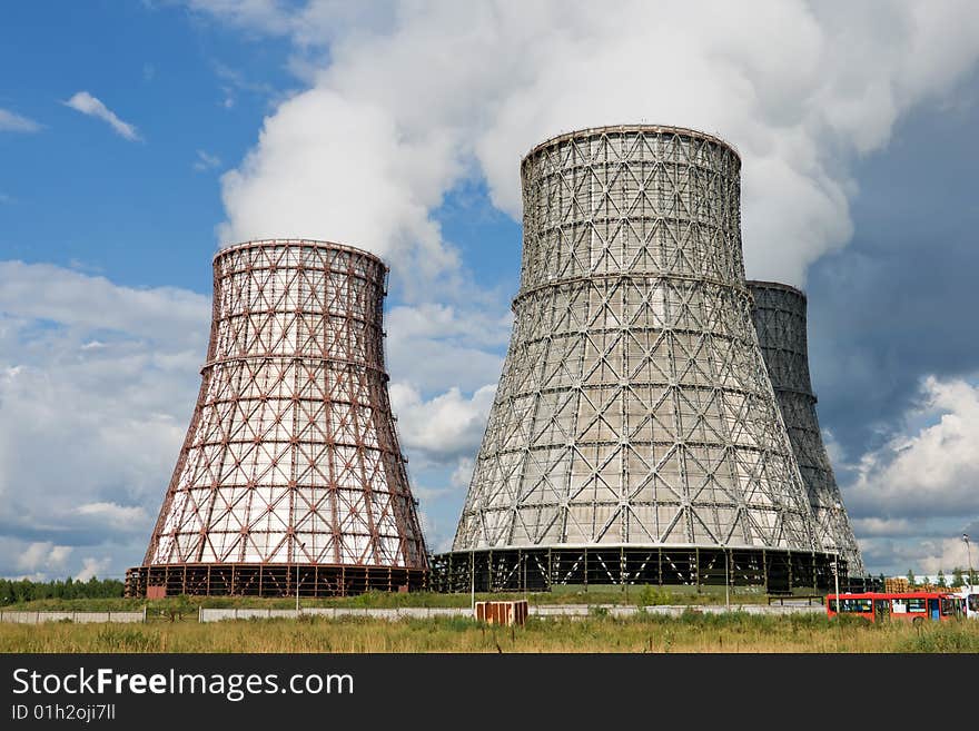 Power station, water condensating towers