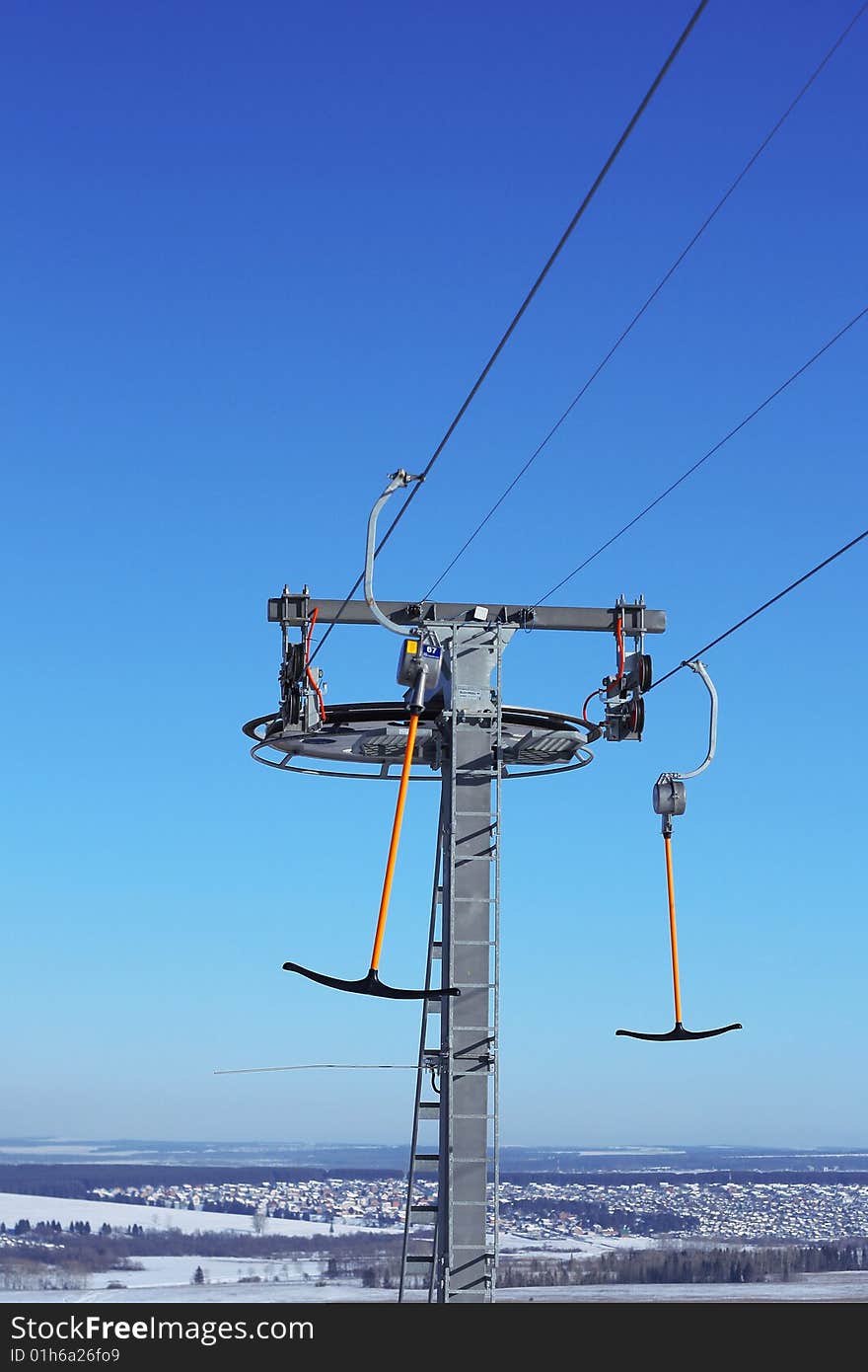 Elevator for ski and snowborder riders