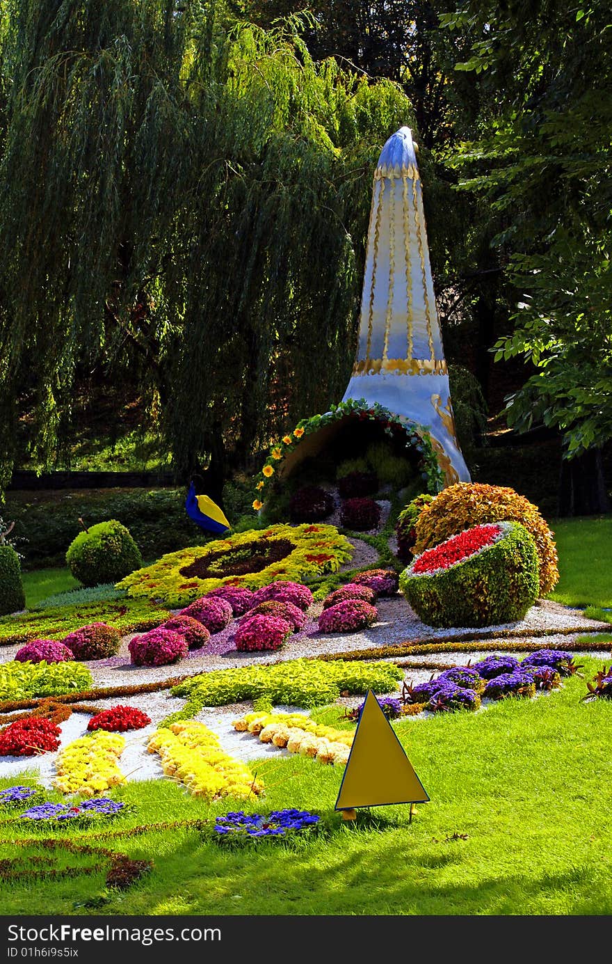 The holiday of colours with very beautiful beds created by hands of masters annually passes in Kiev. The holiday of colours with very beautiful beds created by hands of masters annually passes in Kiev