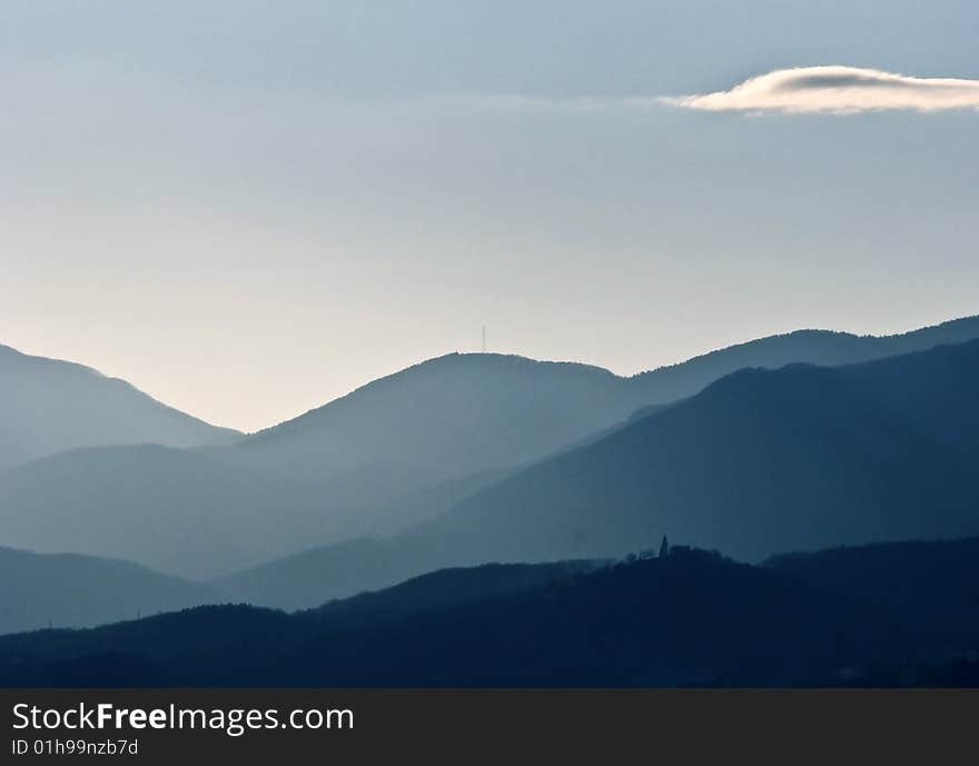 Mountains and the one cloudlet. Mountains and the one cloudlet