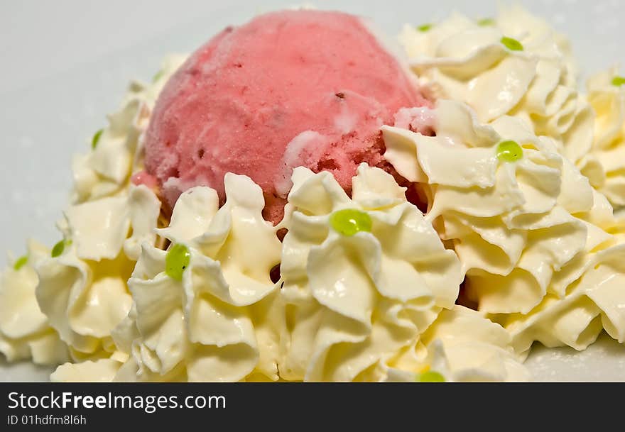 Strawberry ice-cream with creams