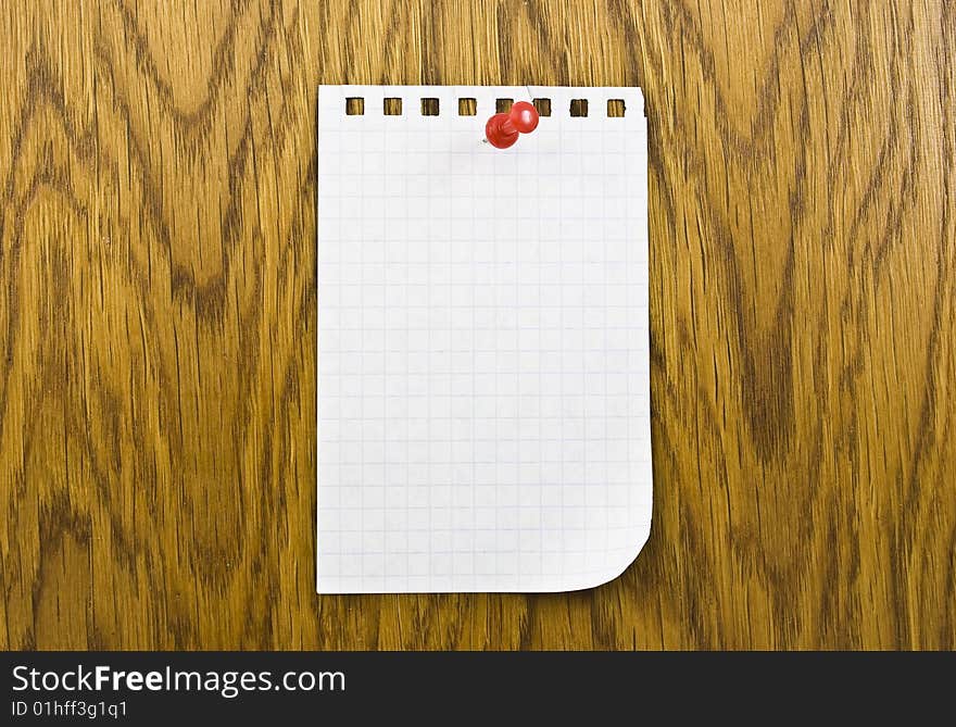 Single blank note paper attached to a wooden wall