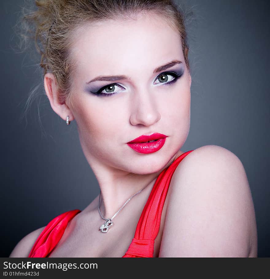 Fashion portrait of lovely young woman