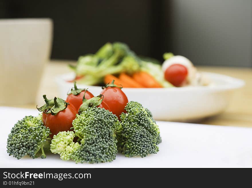 Vegetables that have been put into a pattern.  They are on a chopping board and are being prepared. Vegetables that have been put into a pattern.  They are on a chopping board and are being prepared.