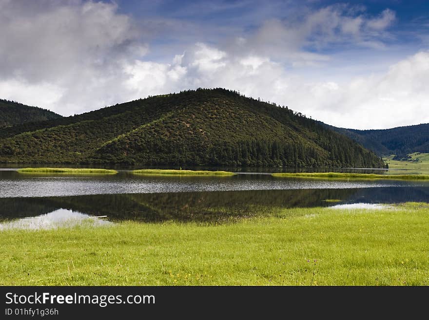 The very beautiful lake is in fragrant space lira in Yunnan