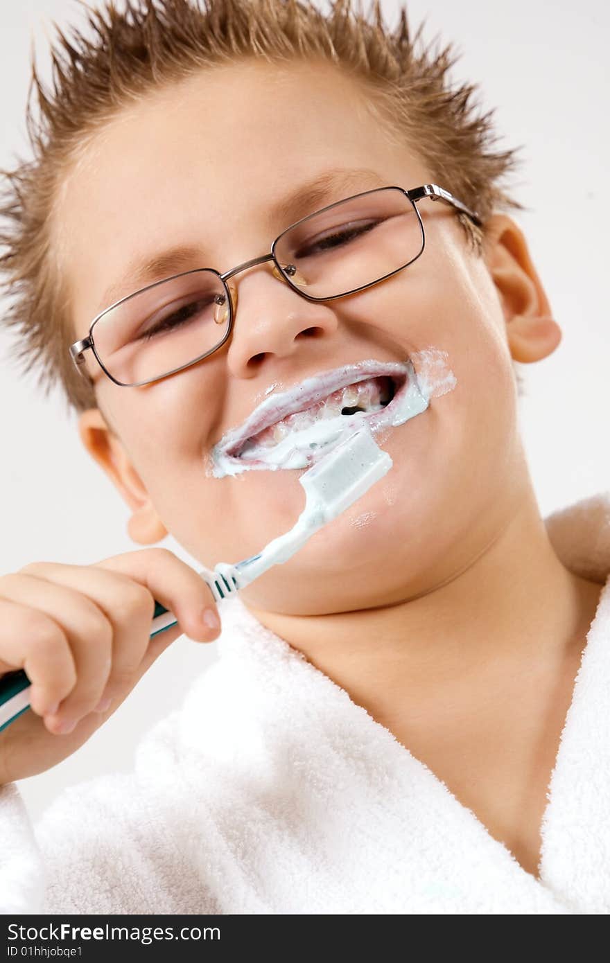 Funny young boy cleaning teeth