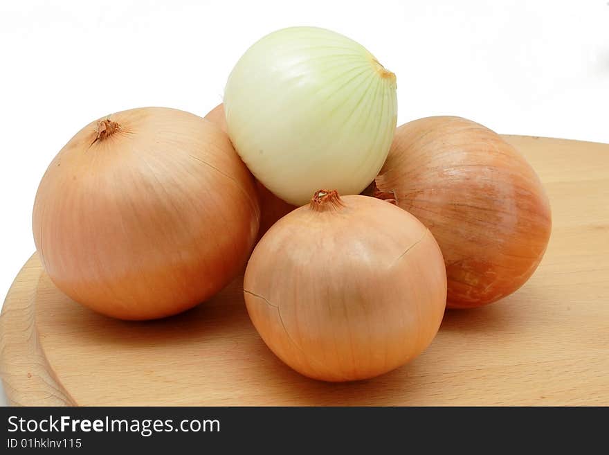 Onions on the kitchen plank