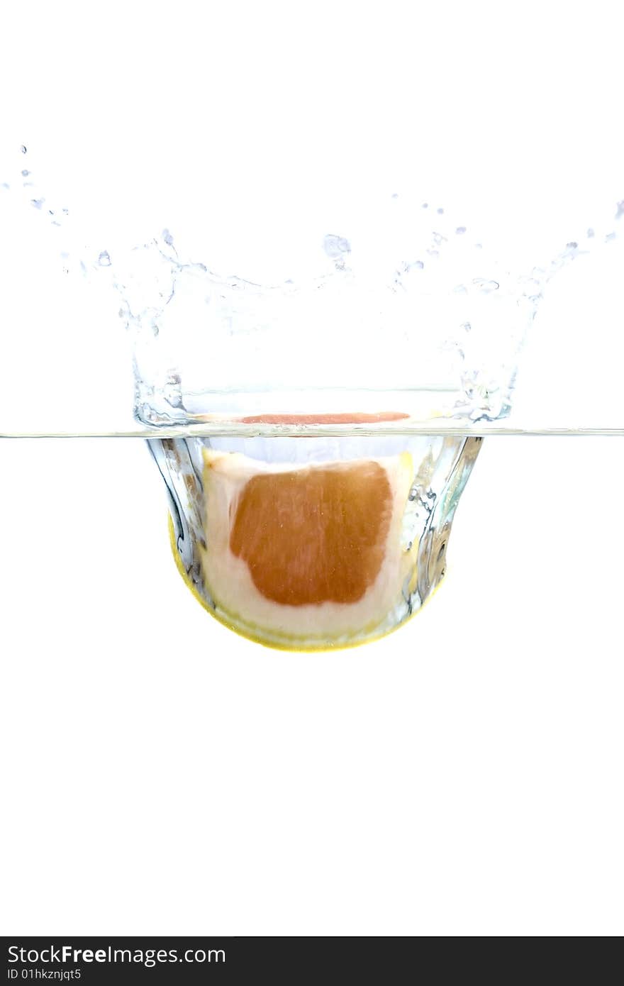 Big grapefruit splashing in water