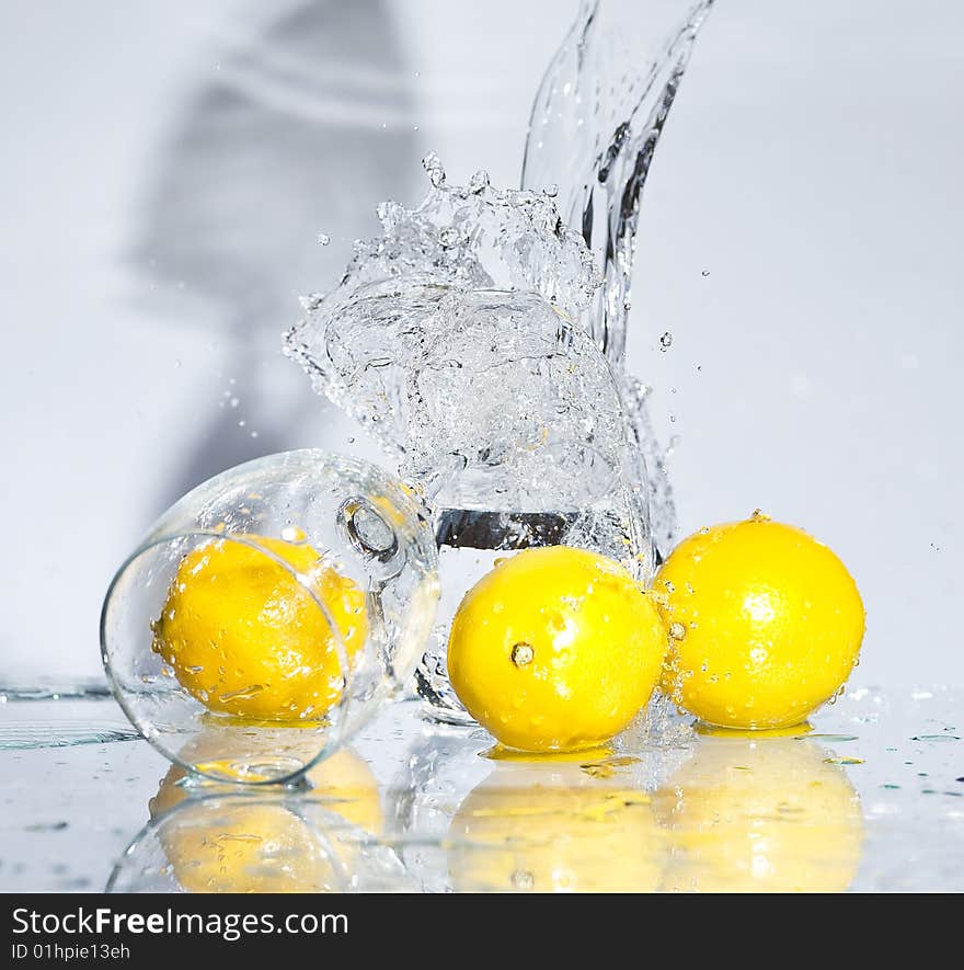 Lemon with spray water.  Creativ splashing. Lemon with spray water.  Creativ splashing
